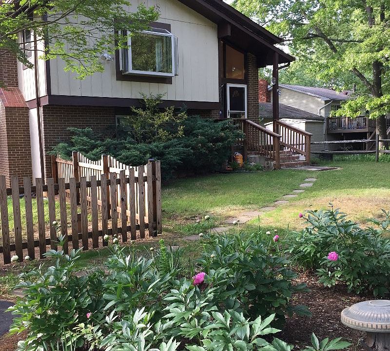 The front yard - welcome!