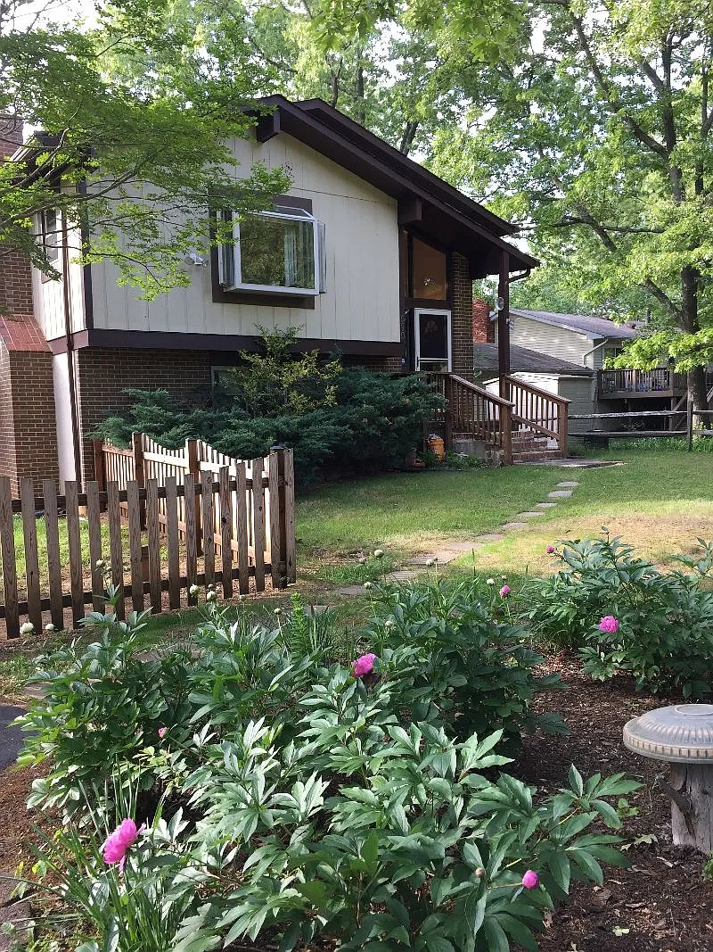 570 Poplar Dr photo 1