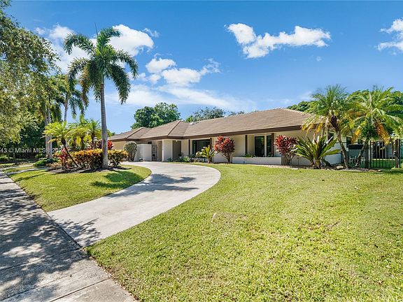3rd image of 15830 SW 82nd Ave