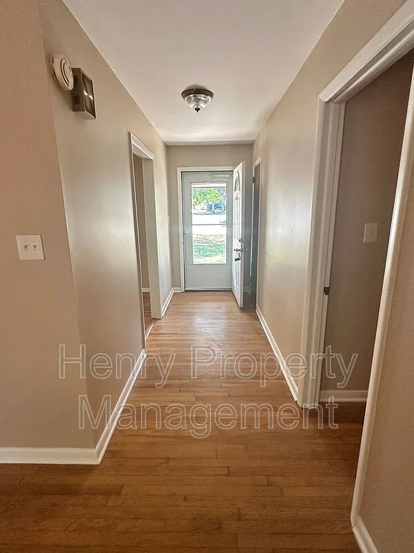 3 bed, 2.0 bath, 1134 sqft, $2,195 — Photo 3