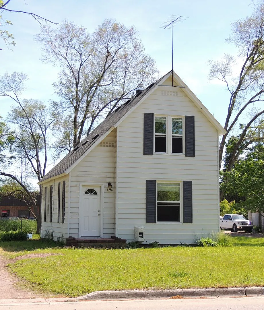 Classic Charm, Modern Comfort — Photo 1