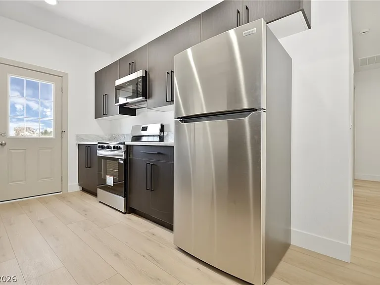 2001 S Dandelion St #2 — Photo 3