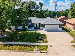 910 NW Maple St, Ankeny, IA 50023