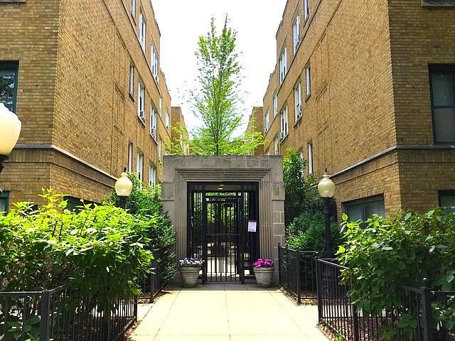 1st image of 685 W Wrightwood Ave APT 2S