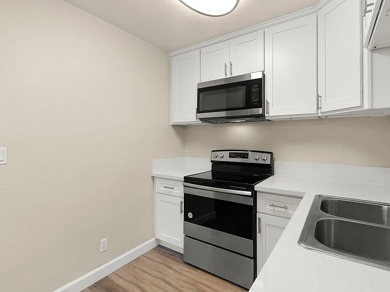 Briarwood Apartments - Riverside, CA — Photo 20