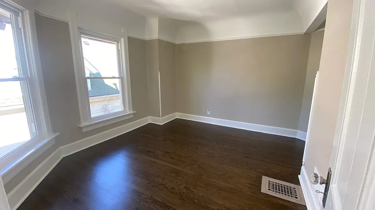 Building Photo - 623 E Otjen St #2