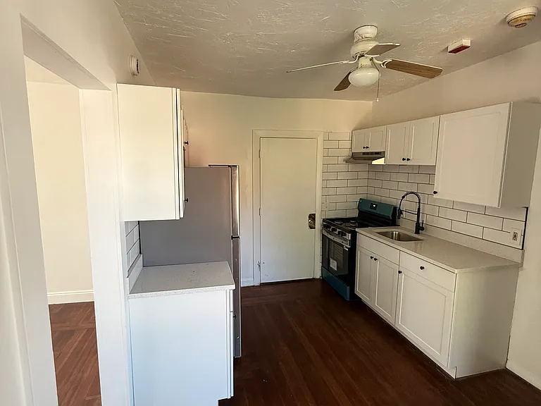 68 Park Ave 3rdFlr 2B/1B FreshPaint Hardwoods Spacious Office! PetsOK — Photo 13