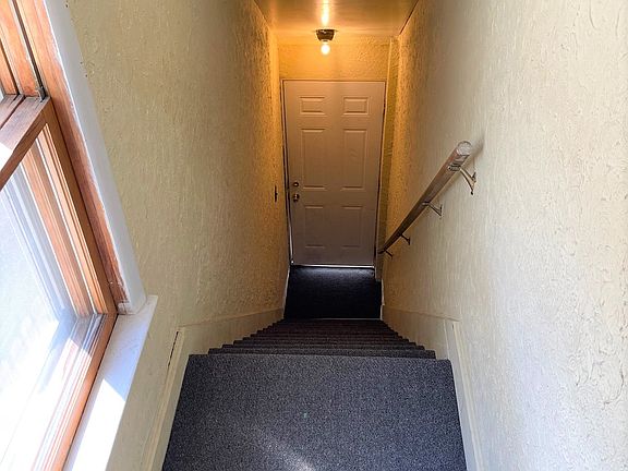 2nd image of 332 1/2 Garfield Ave #332-1/2