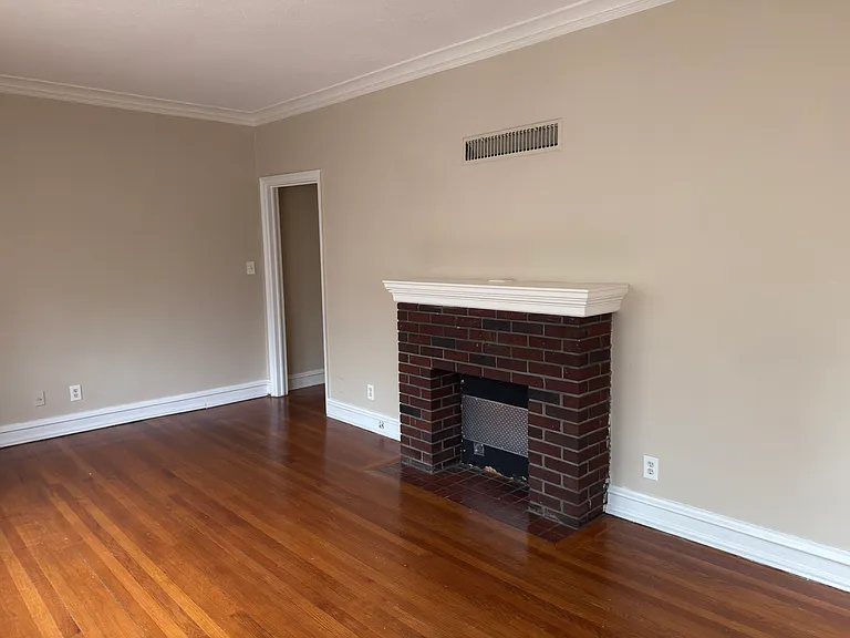 330 Laurel St #212 — Photo 12
