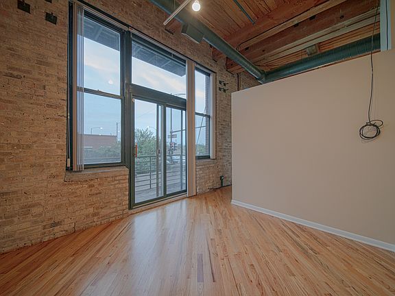 5th image of 2222 W Diversey Ave APT 214