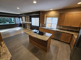 24905 SE 40th Dr, Issaquah, WA 98029