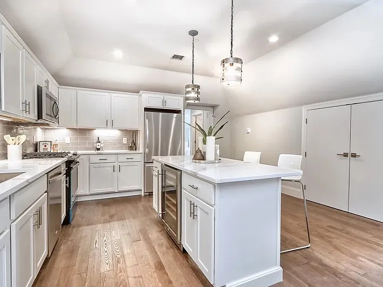 7 Hillside Ave #3 — Photo 4