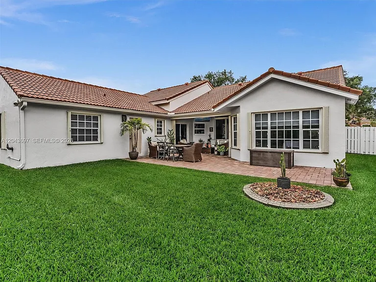 639 Verona Pl — Photo 74