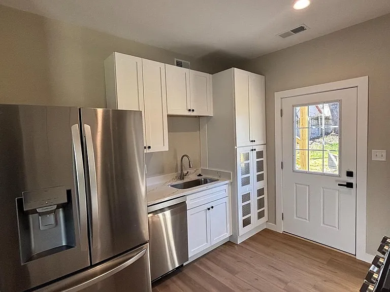 129 Evans St — Photo 13