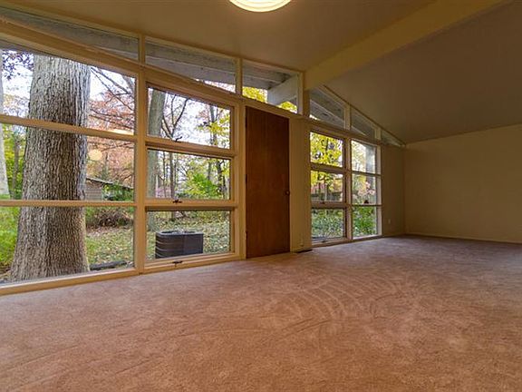 3rd image of 2339 S Circle Dr