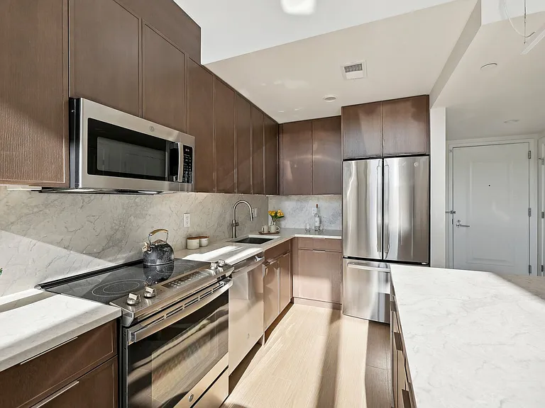 14 Lincoln Pl — Photo 20