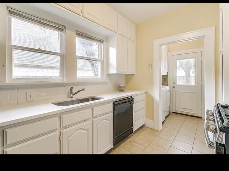 2135 Stanley Ave — Photo 9