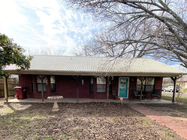 665 N 6th St, Honey Grove, TX 75446