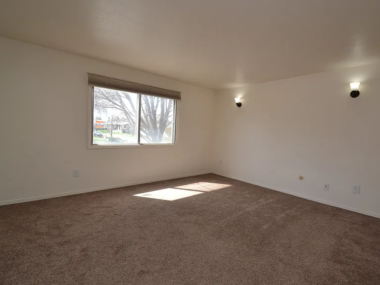 631 E 5900 S — Photo 11