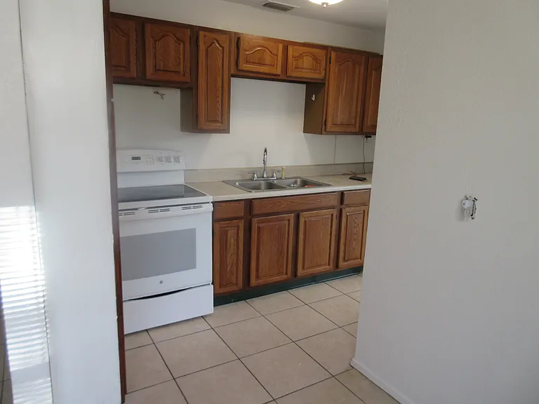 787 Orange St — Photo 10
