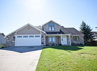 1716 E Brookside Trl, Columbia City, IN 46725