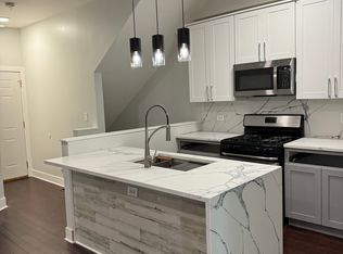 2440 W Iowa St APT 1F, Chicago, IL 60622