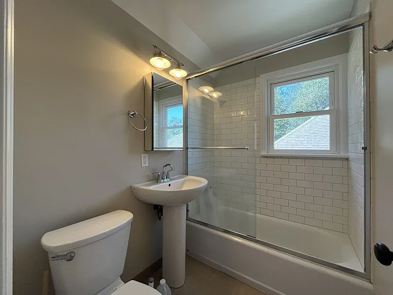 2850 NE Davis St — Photo 42