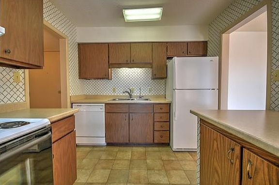 5th image of 216 University Pkwy #26