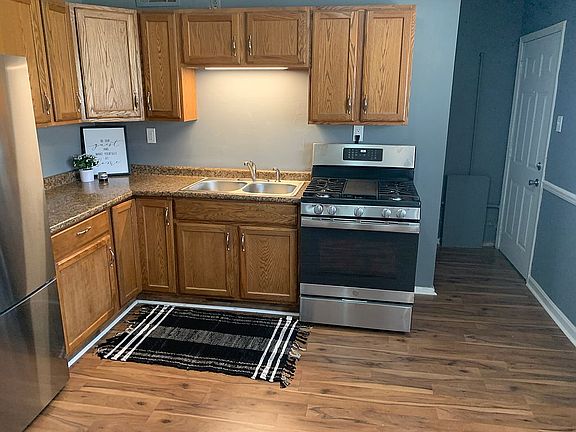 Kitchen w/new SS appliances