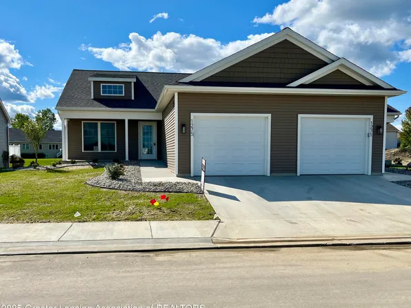 1275 Fieldstone Dr, Saint Johns, MI 48879