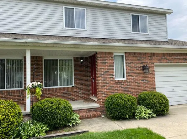 1032 Birchwood Dr, Troy, MI 48083