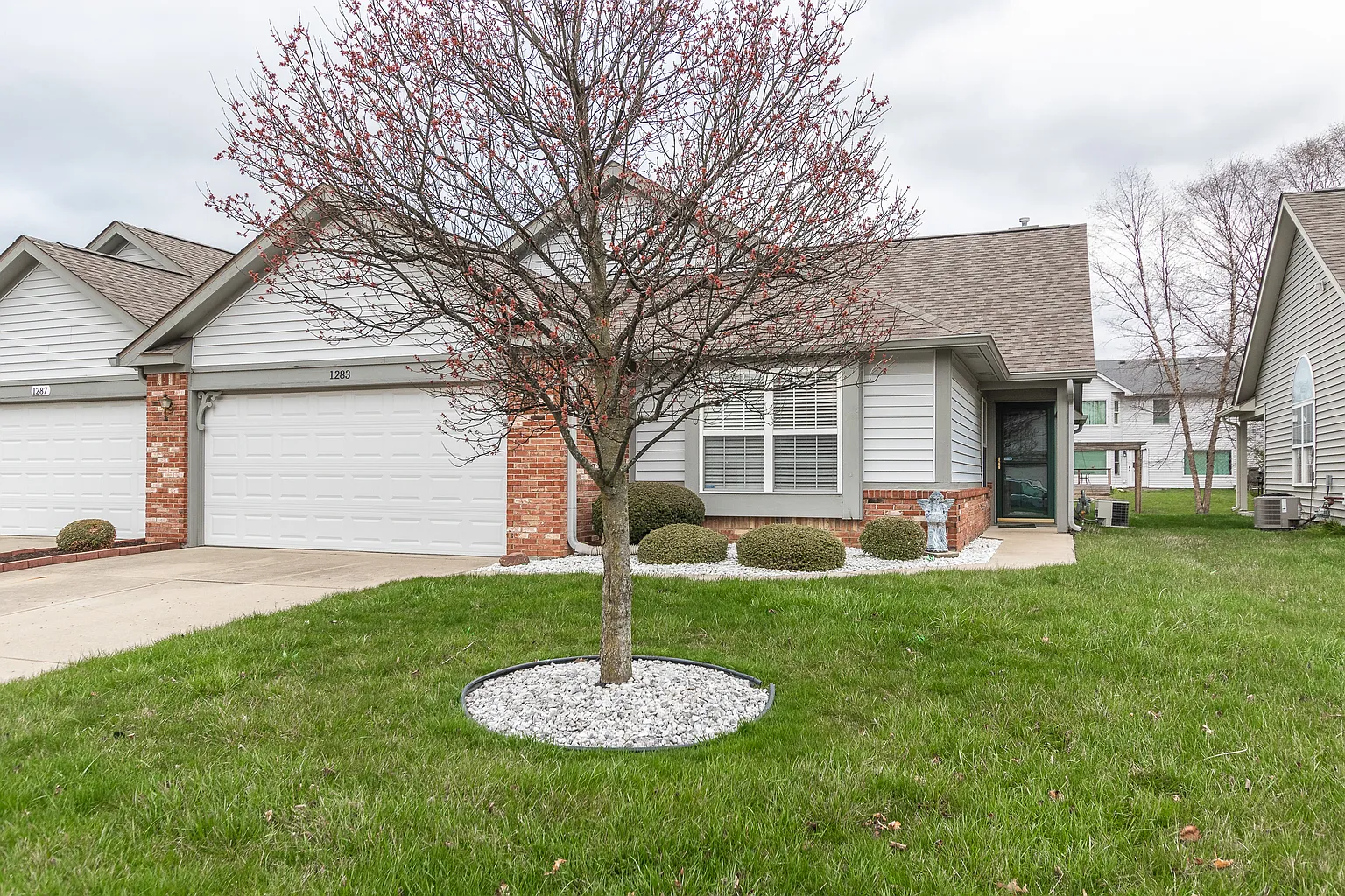 1283 Worcester Way photo 1