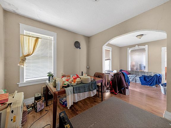 5th image of 476 E 23rd St