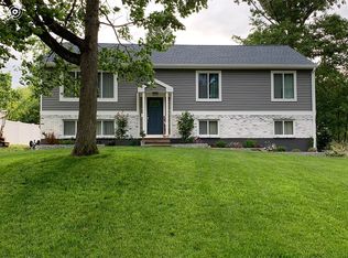 769 Rustic Ln, Cheshire, CT 06410