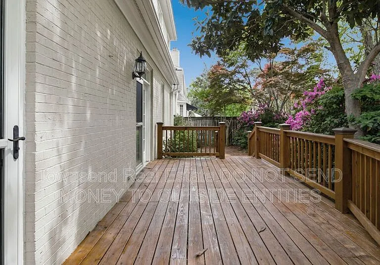 200 Litchfield Pl — Photo 42
