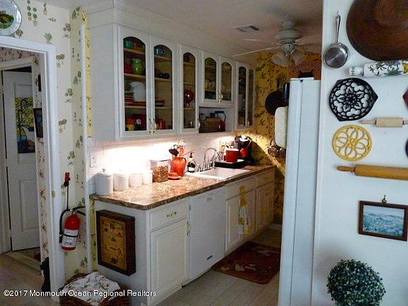 3rd image of 652A Plymouth Dr #100A