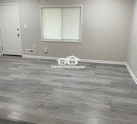 4th image of 10906 Ewing Ave