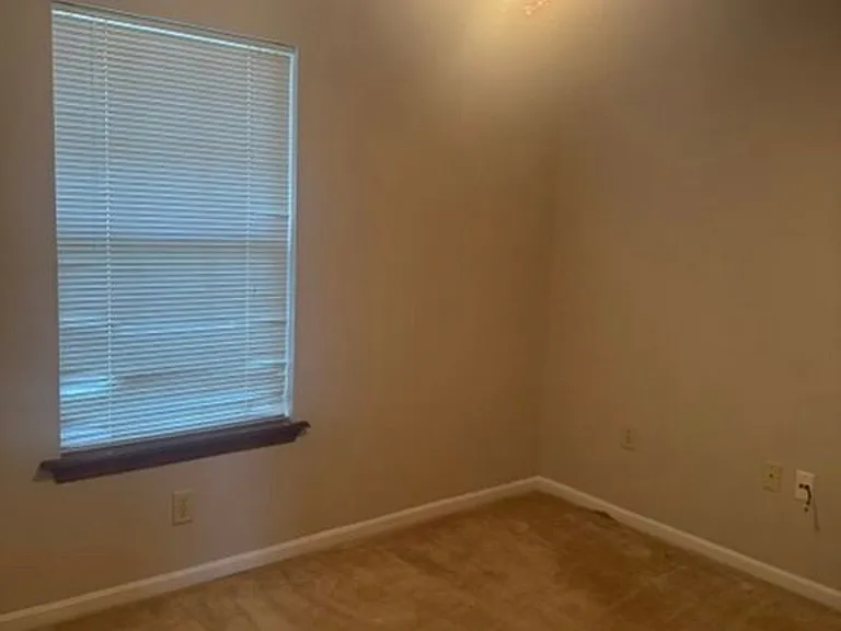 2601 Flintwood Ct — Photo 6