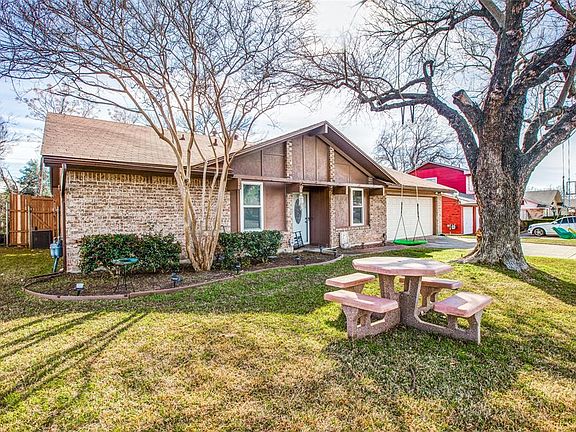 2nd image of 271 Merribrook Trl
