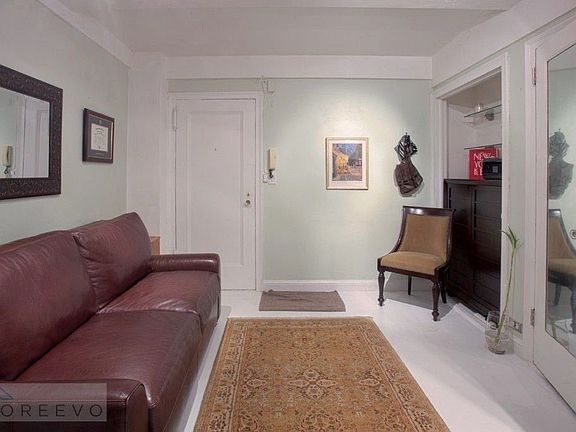 4th image of 321 E 43rd St APT 310