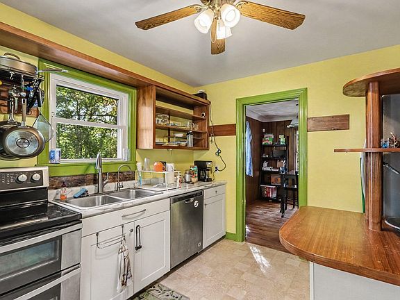 3rd image of 2523 Schippers Ln