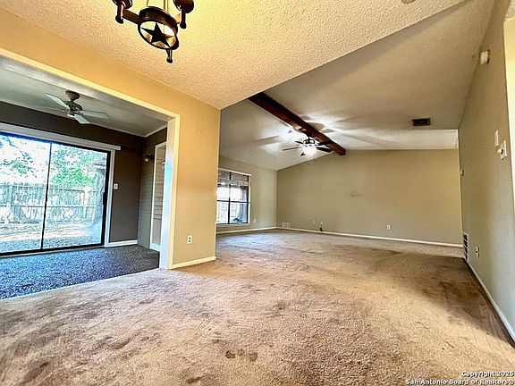 3rd image of 1205 E Hancock