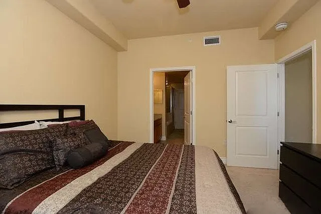 215 N Ctr #504 — Photo 10