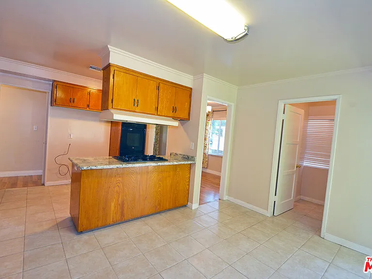 12944 Haynes St — Photo 10