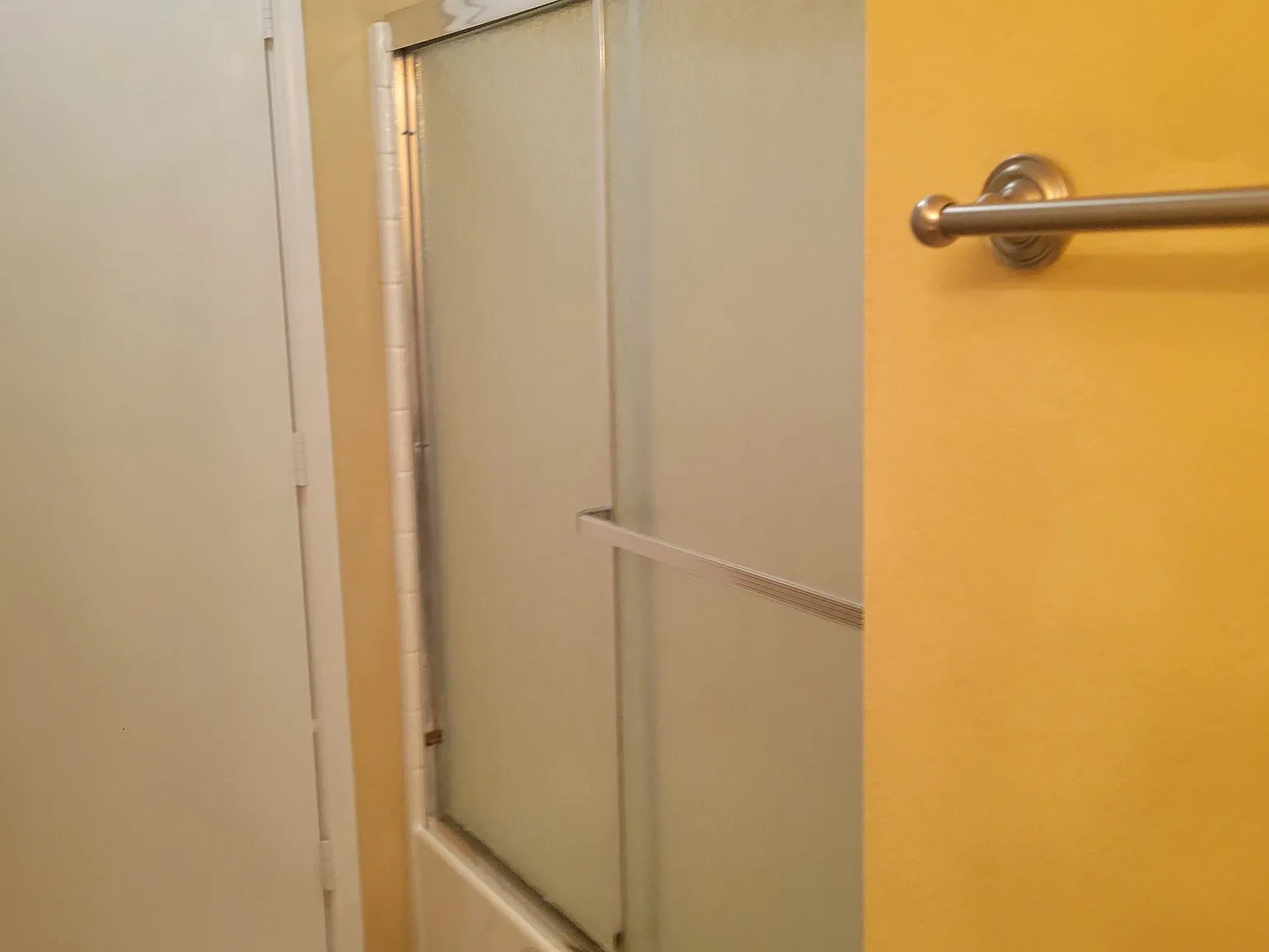 3 bed, 1375 sqft, $2,200 — Photo 3