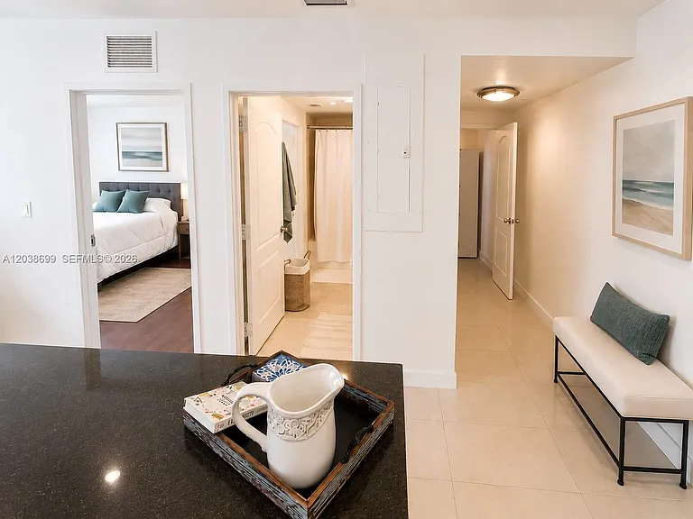 945 Michigan Ave #5 — Photo 6