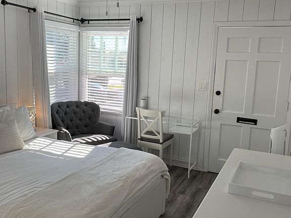 3rd image of 206 W Lewis St #B