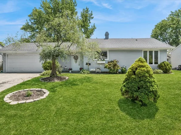 17 Rugby Rd, Lake Zurich, IL 60047