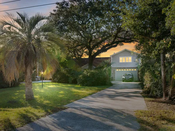 1315 S Edgewater Dr, Charleston, SC 29407