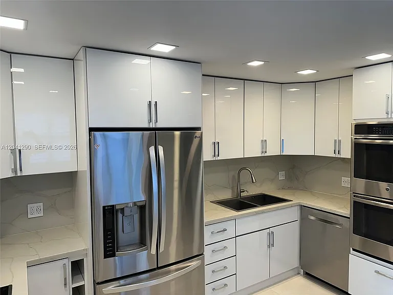 9500 W Bay Harbor Dr #6A — Photo 5